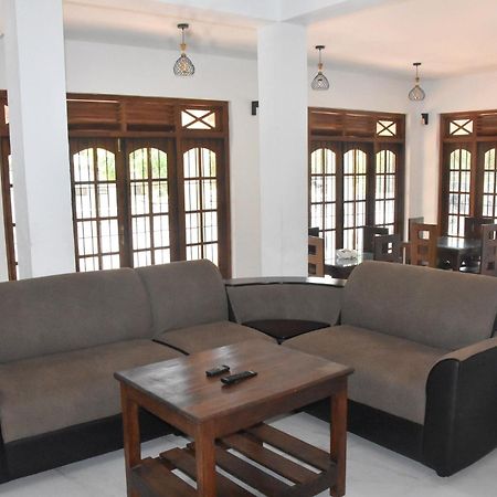 Silverline Guest House Anuradhapura Exteriör bild