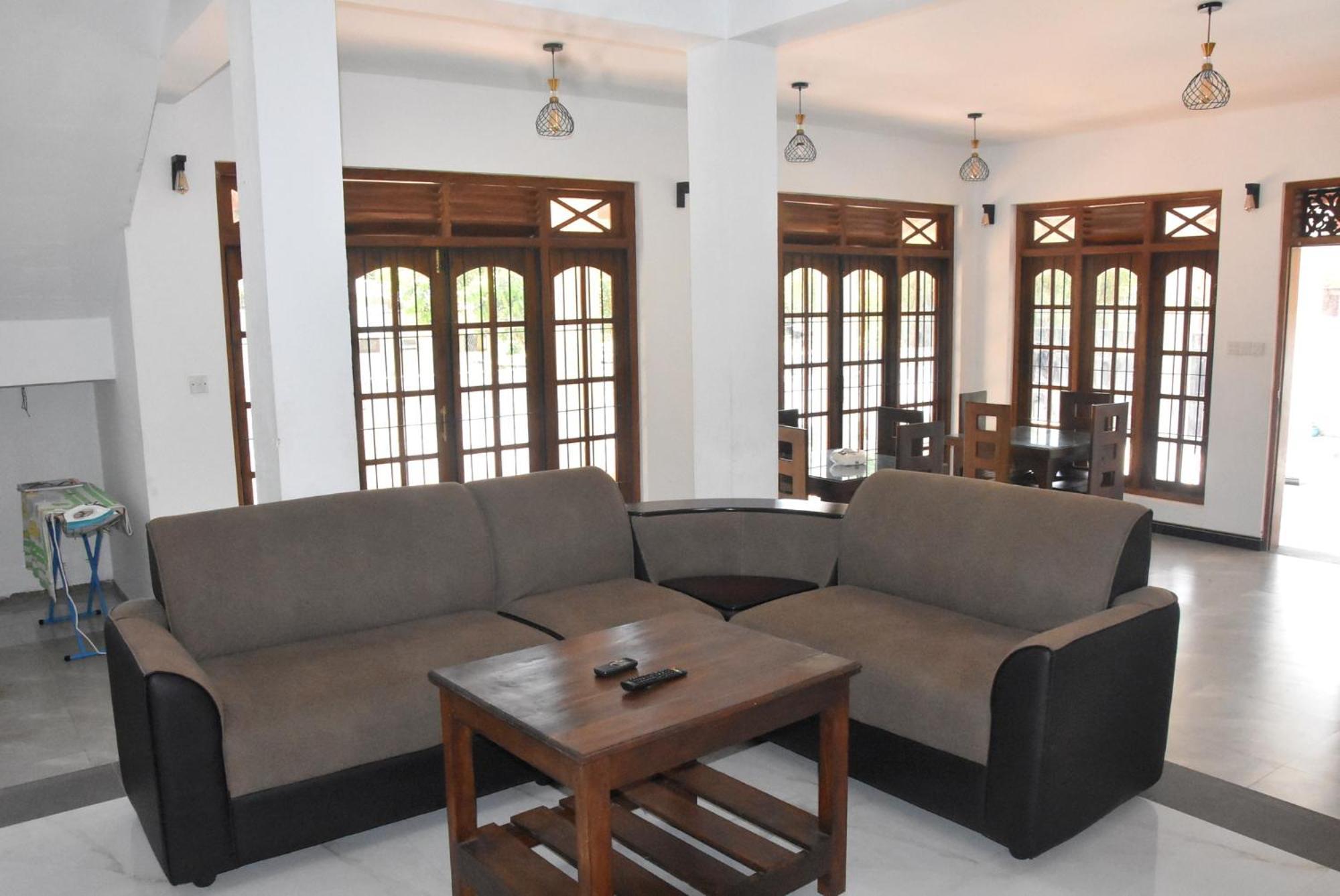 Silverline Guest House Anuradhapura Exteriör bild