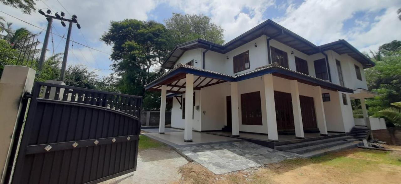 Silverline Guest House Anuradhapura Exteriör bild