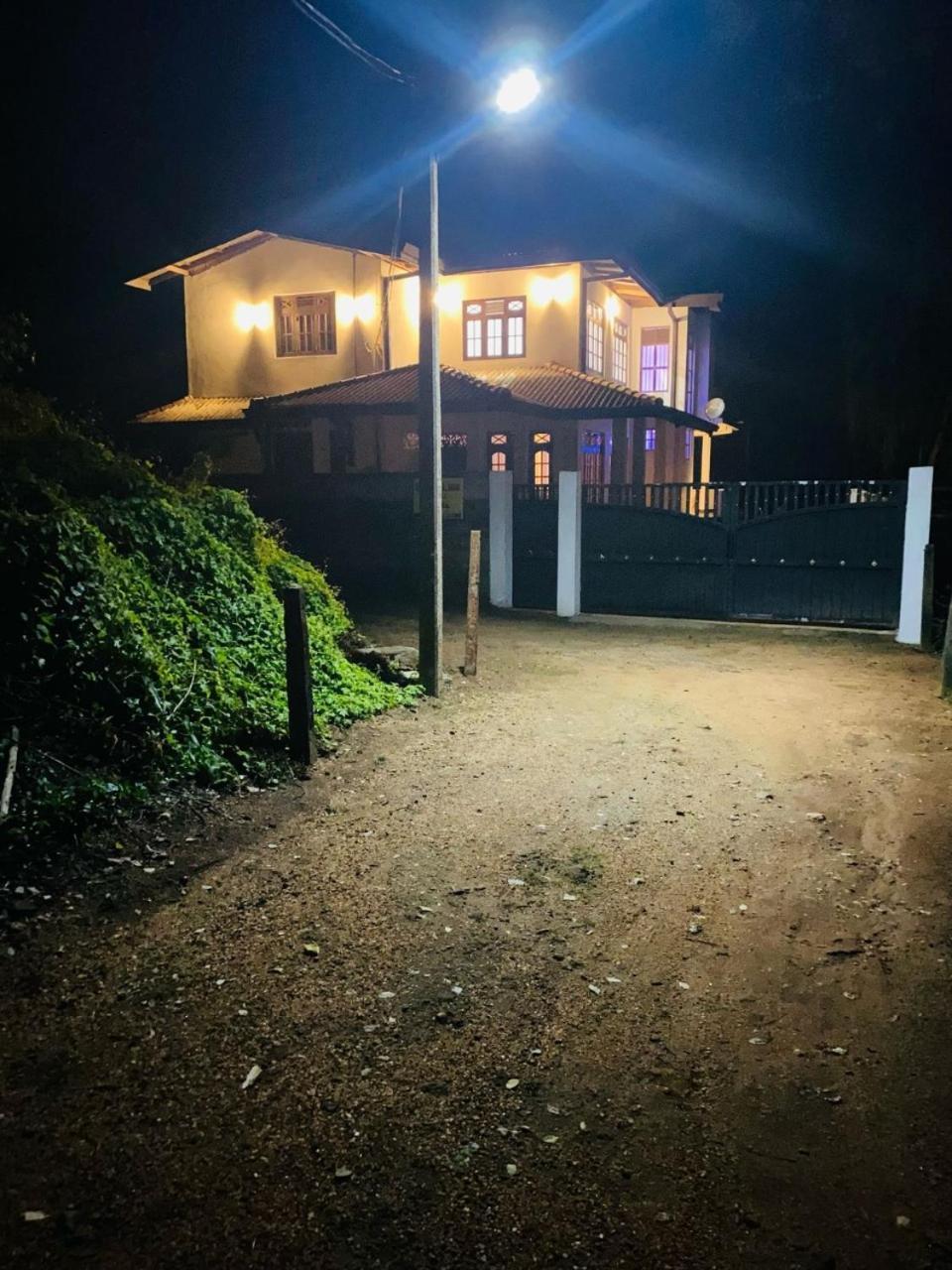 Silverline Guest House Anuradhapura Exteriör bild