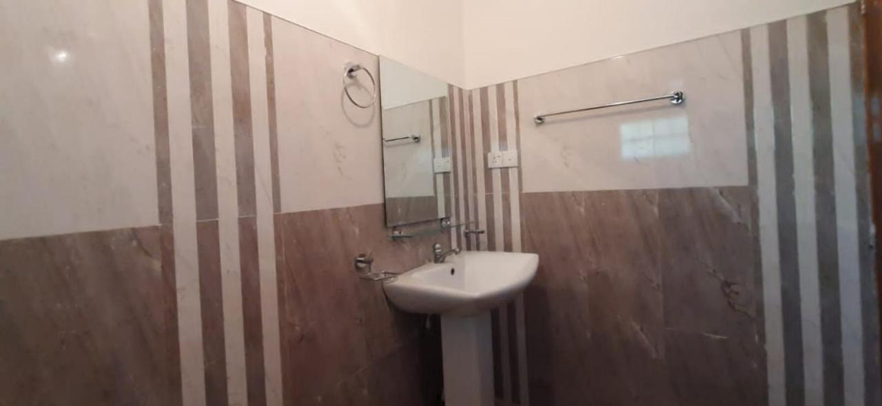 Silverline Guest House Anuradhapura Rum bild