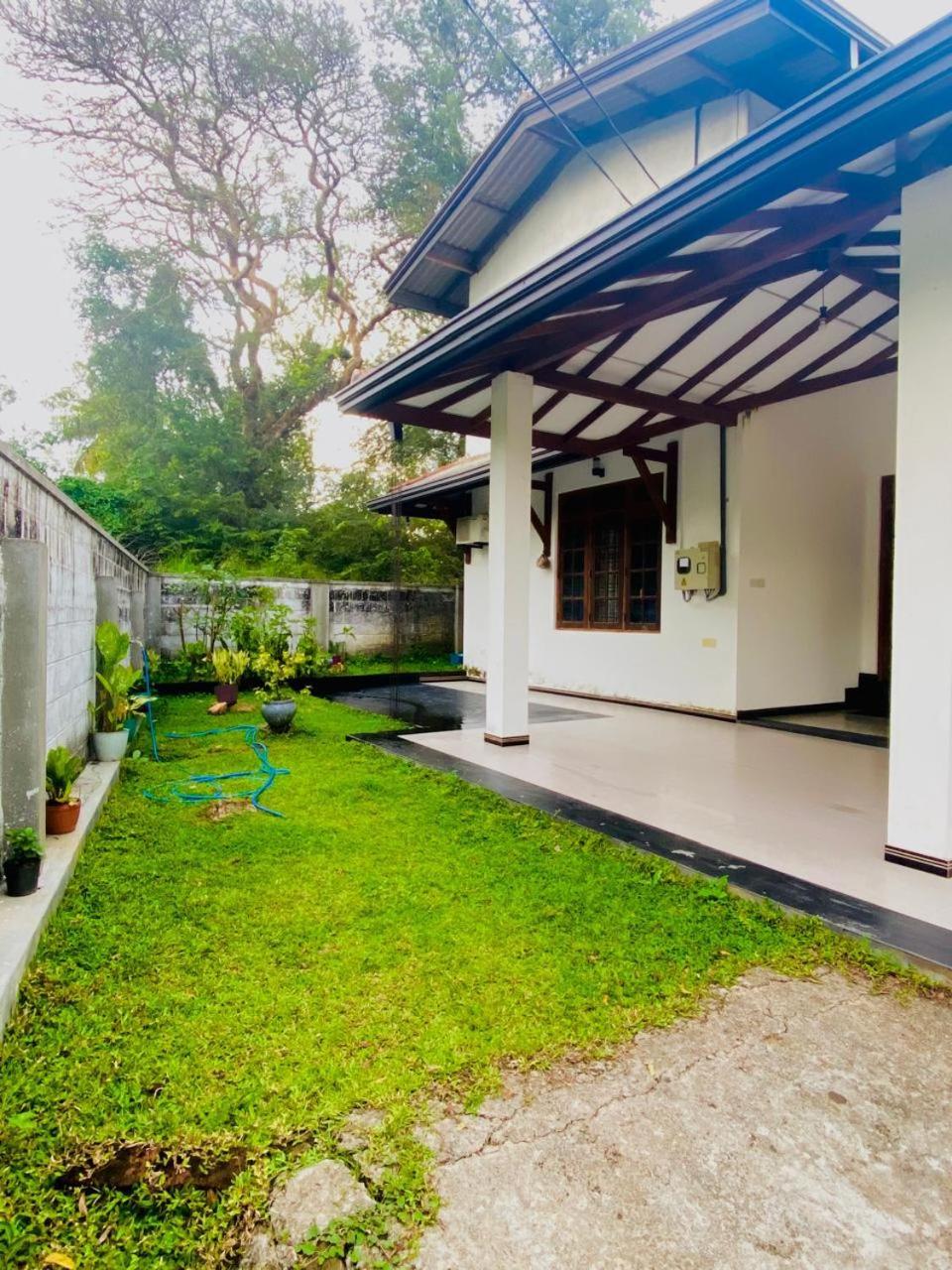 Silverline Guest House Anuradhapura Exteriör bild